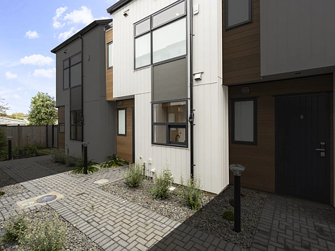 Pakuranga Heights 2房  Affordable 2 Beddie in Prime Location!