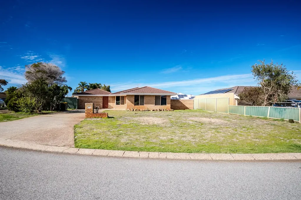 Freshly Painted Family Home in Quiet Cul-de-Sac!