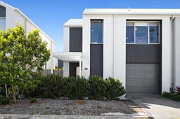 14/13 Angela Way, Pimpama