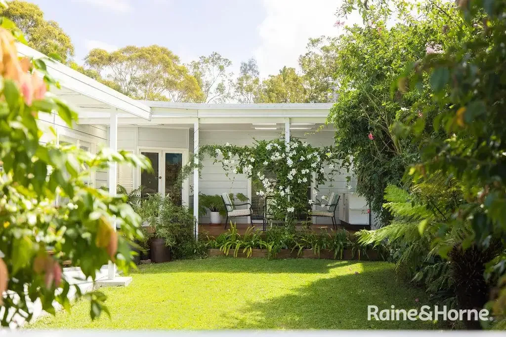 18 President Poincare Parade, Tanilba Bay, NSW 2319