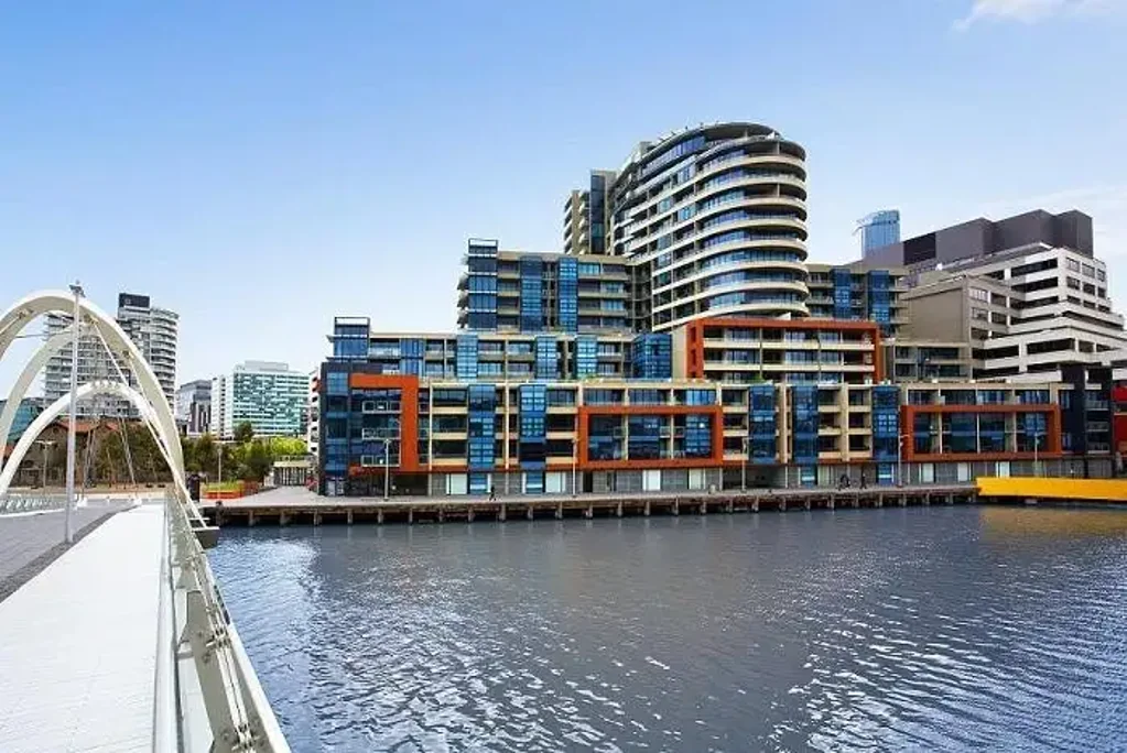 LARGE FULLY FURNISHED 2 BEDROOM APARTMENT!