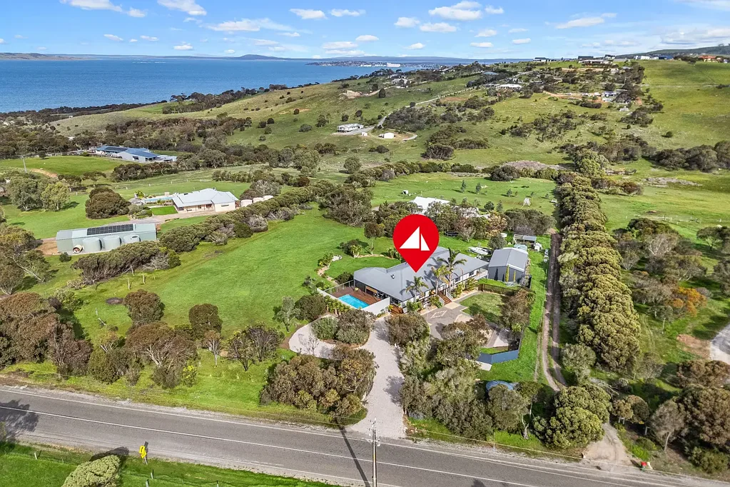 Tiatukia 4房  Lifestyle & Luxury on 1 Hectare – Ocean Views, Pool, Shed & More