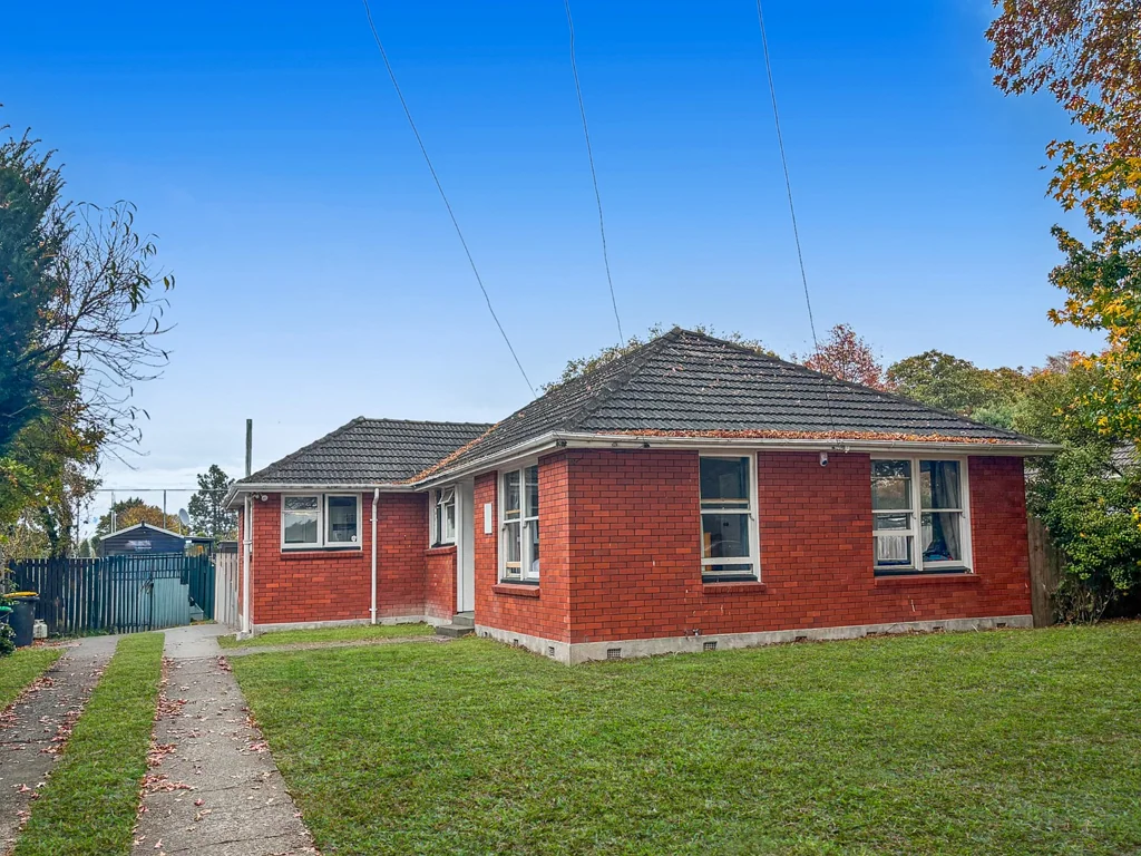 Four Bedroom Home In Burnside!