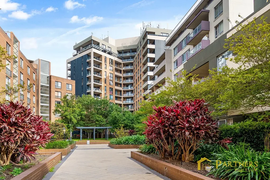Auburn 1ห้องนอน Oversized One-Bedroom Apartment with Unmatched Auburn Central Convenience