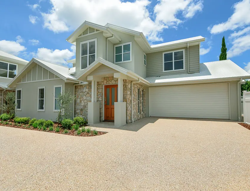 1 & 2/75a Bridge Street, Mount Lofty, QLD 4350, 3 Kuwarto, 2 Banyo, Townhouse