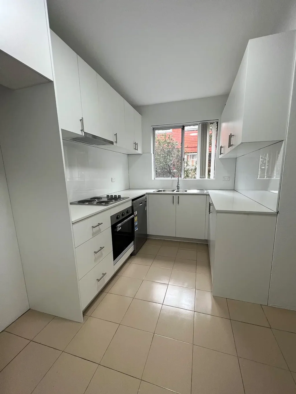 Modern Two Bedroom Unit with Large Lock Up Garage