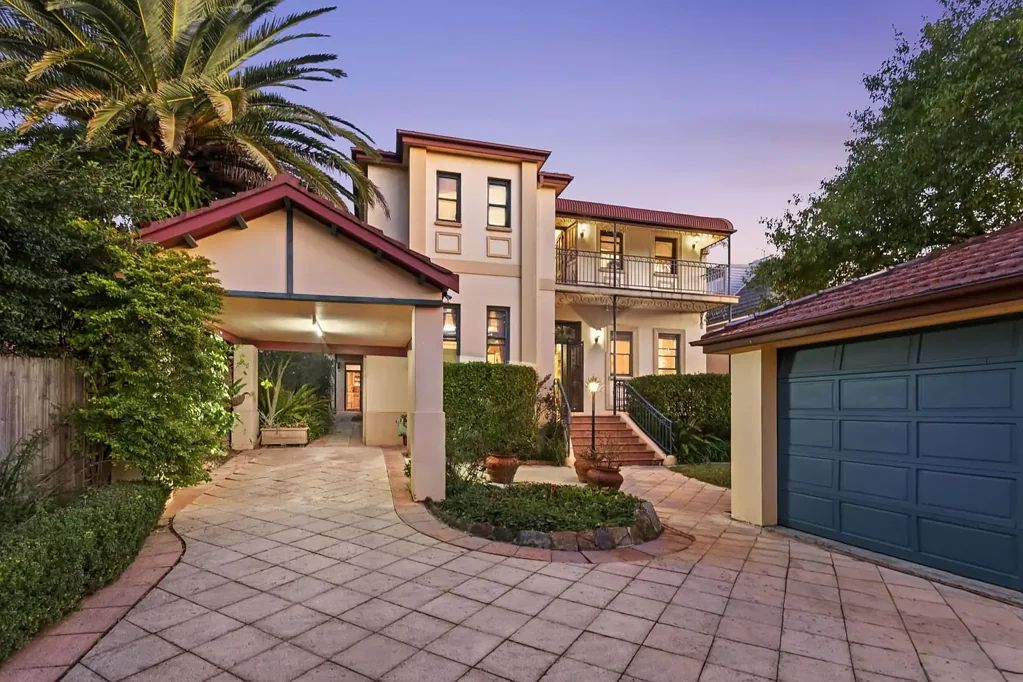 Strathfield 7Zimmer Grand family home on a prestigious 1050sqm parcel