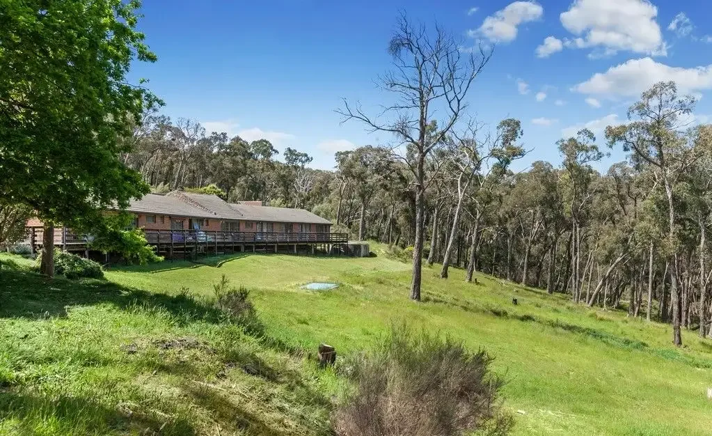 Heathcote Junction 7બેડરૂમ Land: 213 Acres, with functional residence (2 ZONES) renting through 'Booking.com'

Annual Average Income: $204,360

Break down as detailed below