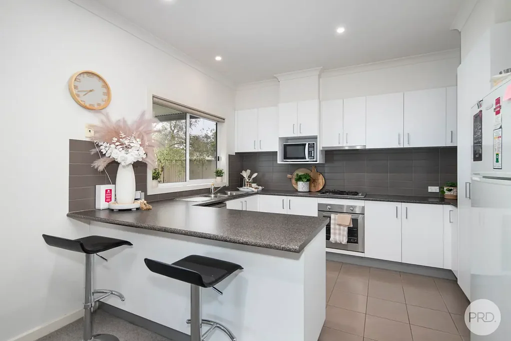 2/121 Lexton Street, Lake Wendouree, VIC 3350