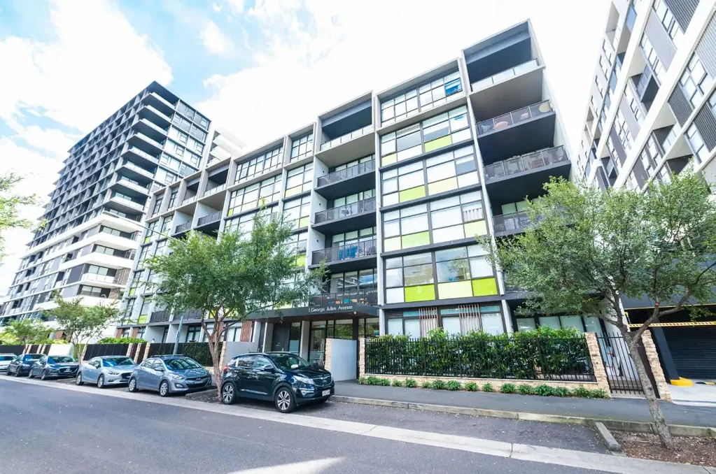 Fully Furnished Designer Apartment In The Heart of Zetland