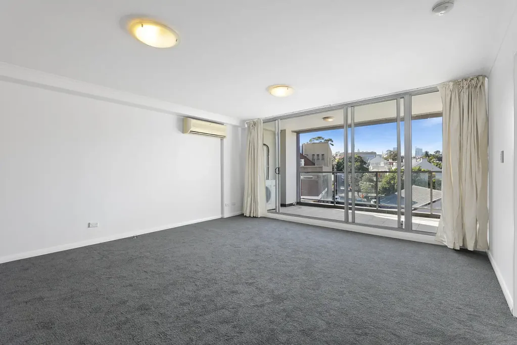 One bedroom + Study