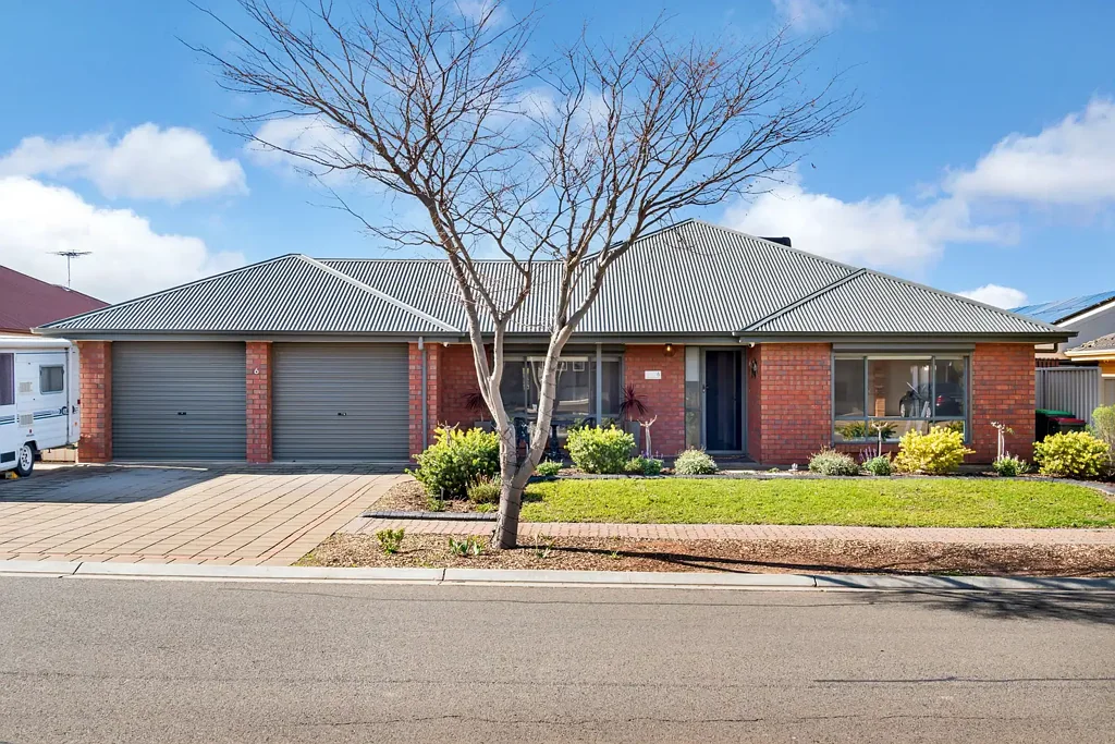 Freeling 4 Bedroom SPACIOUS EXECUTIVE 4-BEDROOM FAMILY HOME | EXPANSIVE 818m² ALLOTMENT