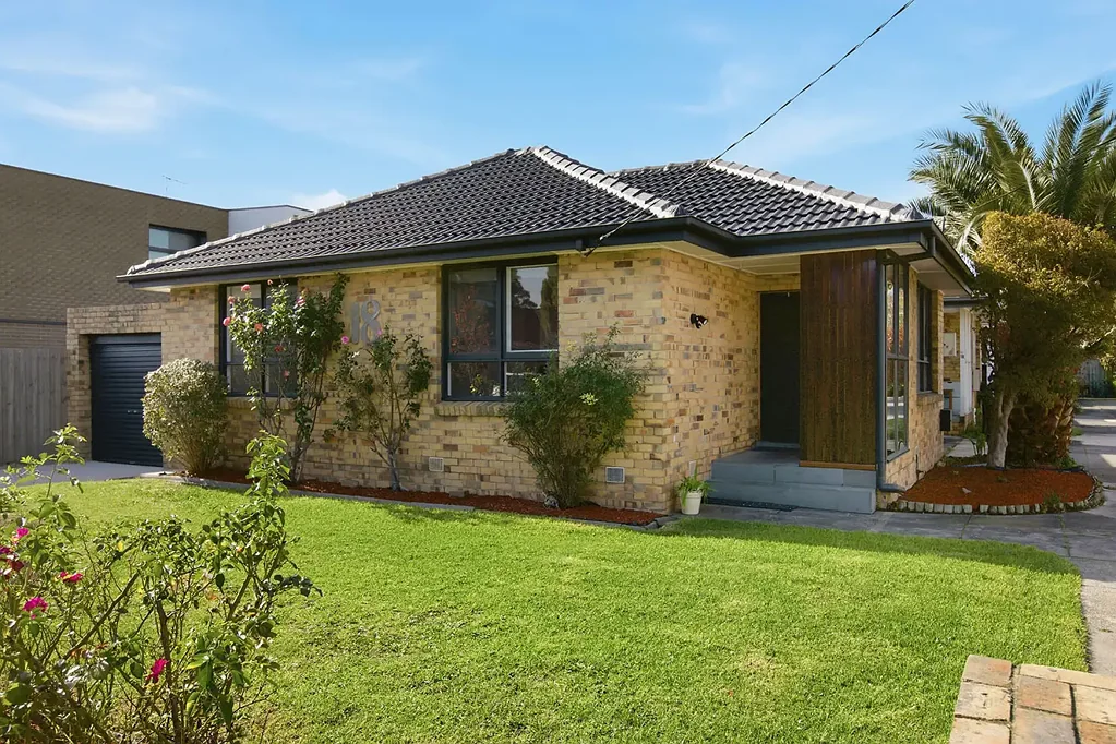 Renovated Home with Ducted Heating & Courtyards in Prime Location