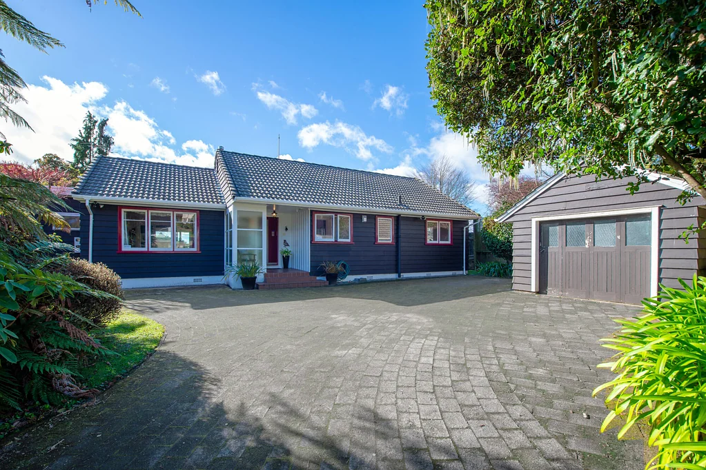 Westbrook 3部屋 Classic Charm with Stunning Lake & City Views