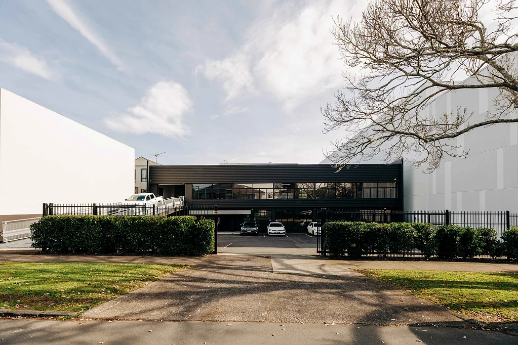 Epsom Standalone Warehouse/Showroom