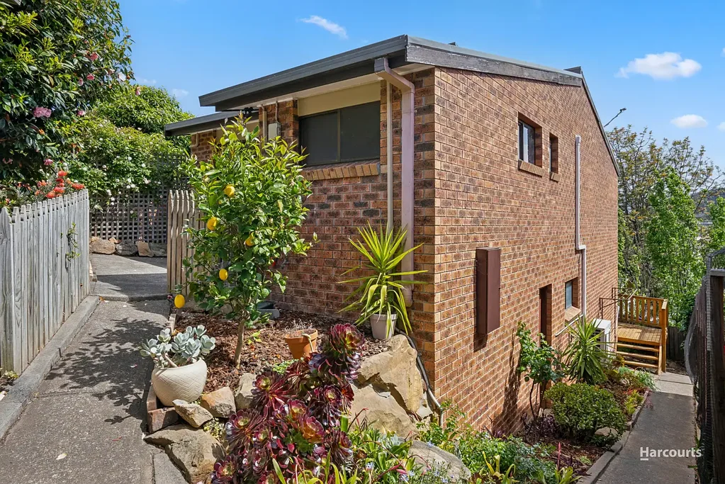 17/84 Malunna Road, Lindisfarne, TAS 7015