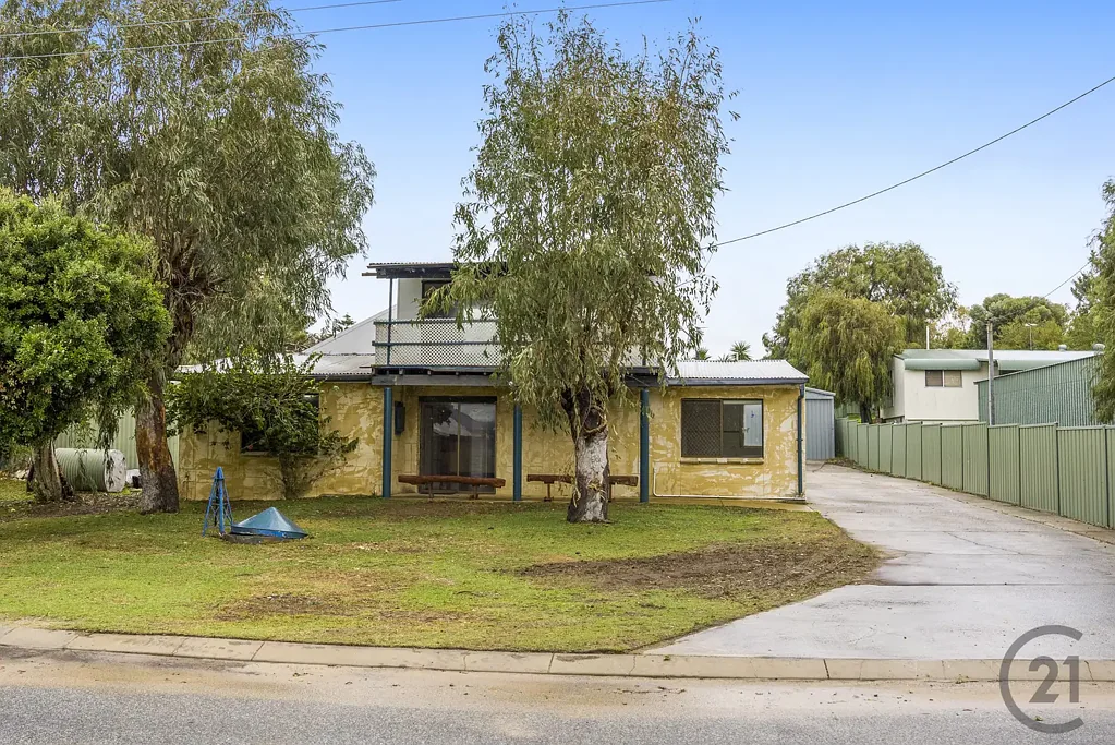 Dawesville 4部屋 GREAT LOCATION - WALK TO THE BEACH - RENOVATOR'S DELIGHT!!