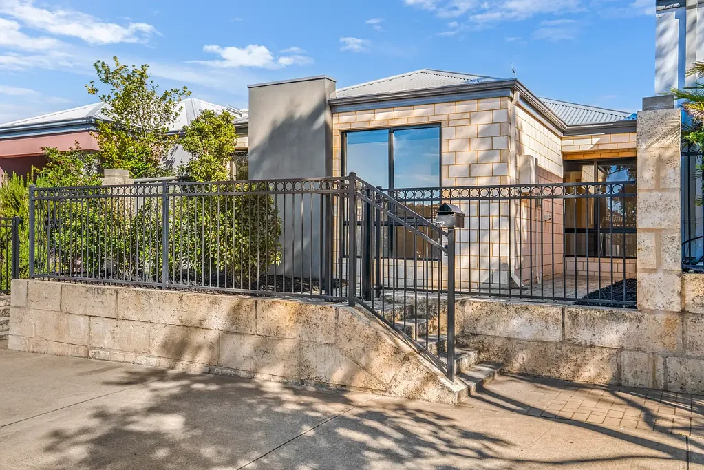 Wellard 3chambre Stylish & Low-Maintenance Living in the Heart of Wellard.