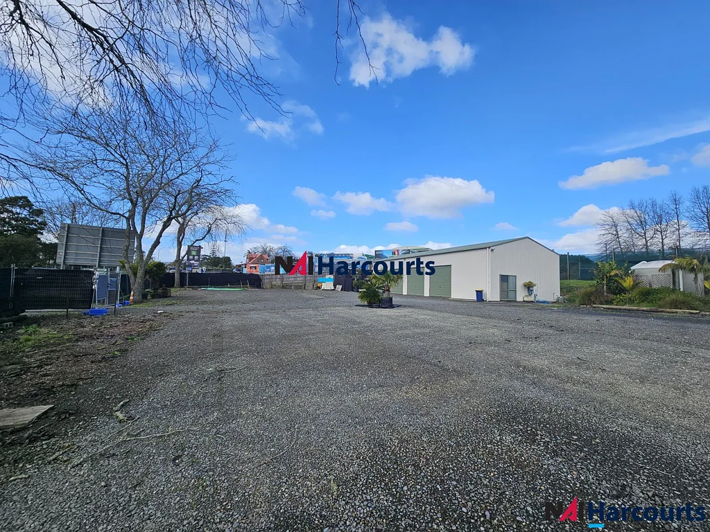 Hobsonville Road Front Yard + Office/Warehouse