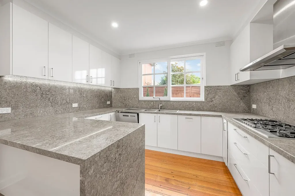 Contemporary 3-Bedroom unit is convenient Kew location.