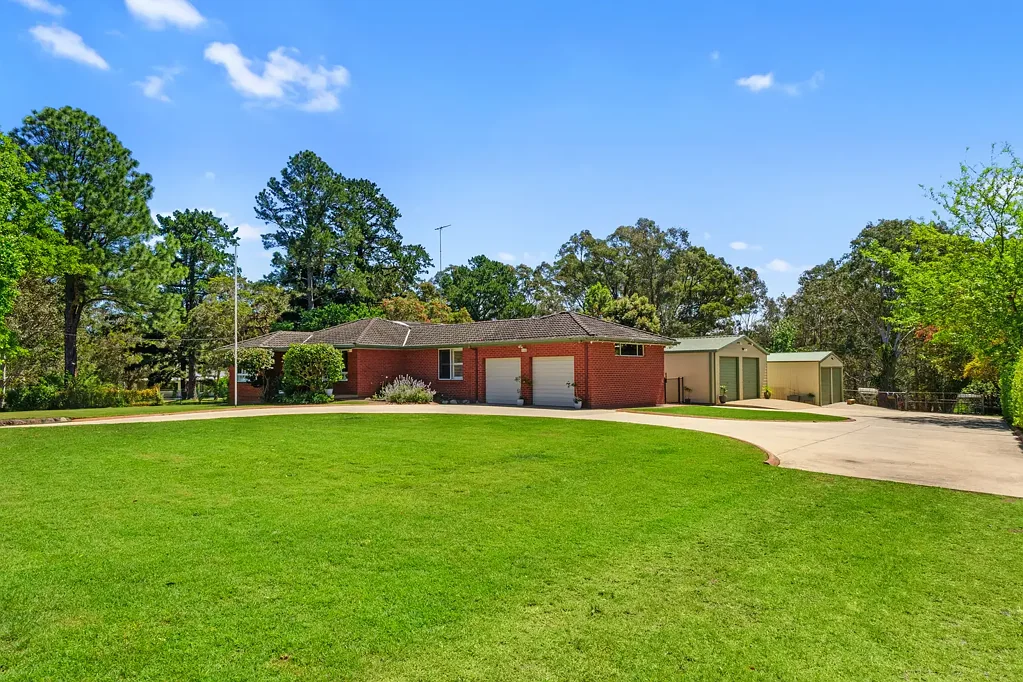 Cranebrook 4कमरा Modern Comfort Meets Rural Charm on 2.5 Acres