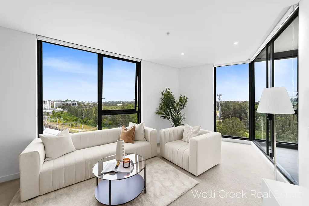 Wolli Creek 2房 Shore North西北景观 现代厨房SMEG电器 阳光阳台河景 专属景观露台 度假村式设施 步行生活配套 ELEVATED OUTLOOK | DISTRICT VIEWS | EASY LIFESTYLE.