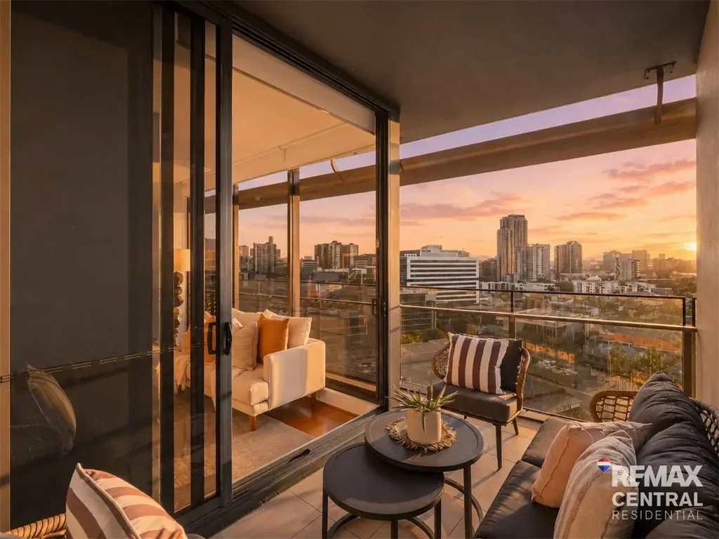 Newstead 2 Bedroom Newstead apartment: convenience, views and lifestyle