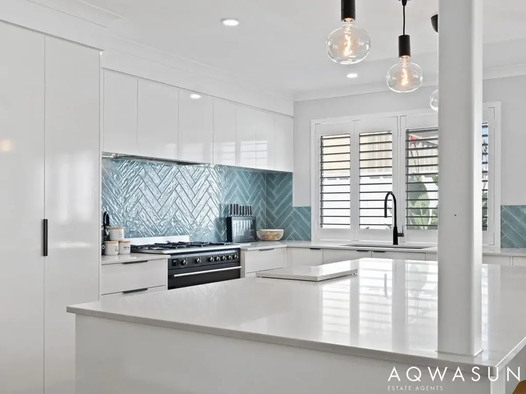 Singleton 6Habitaciones RARE 6 Bedroom Coastal Family Residence!