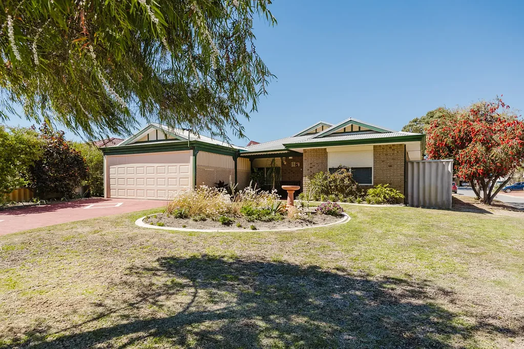 8 Uluru Gardens, Ballajura, WA 6066