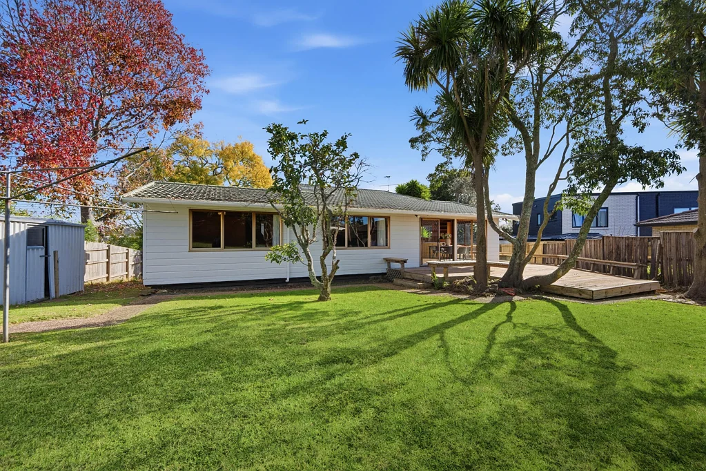 Howick 3 Bedroom Timber Charm on over 1000sqm of Prime Land