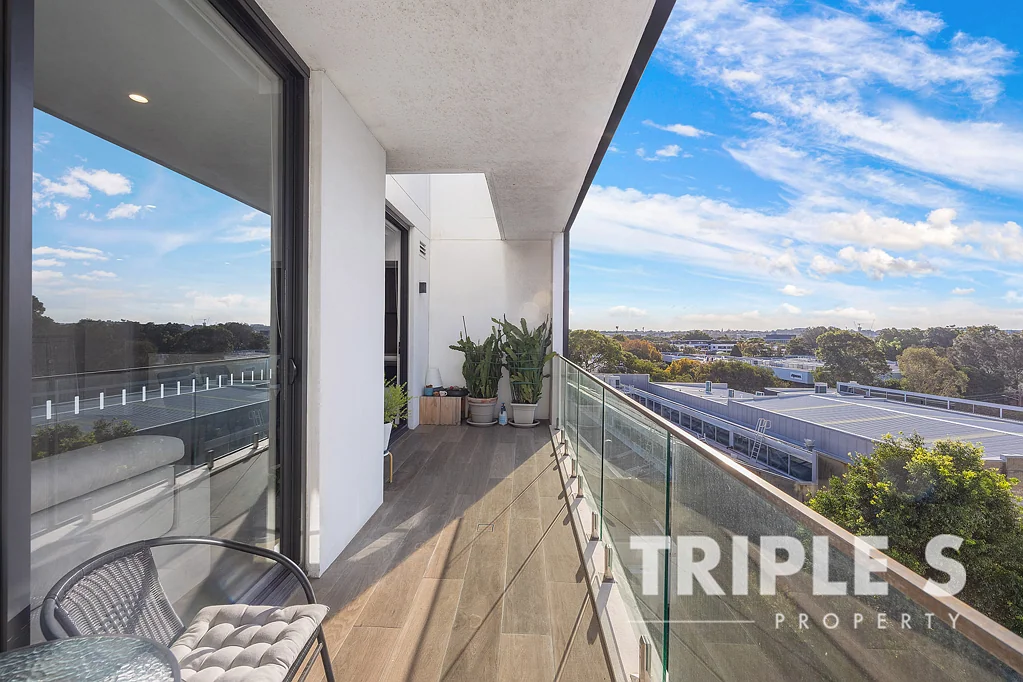 Rosebery 2 Bedroom Split Level 2 Bedroom Apartment | North Aspect | 2 Car Spaces 
ENTRENCE IS AT CRESSY STREET, PLEASE BUZZ 62