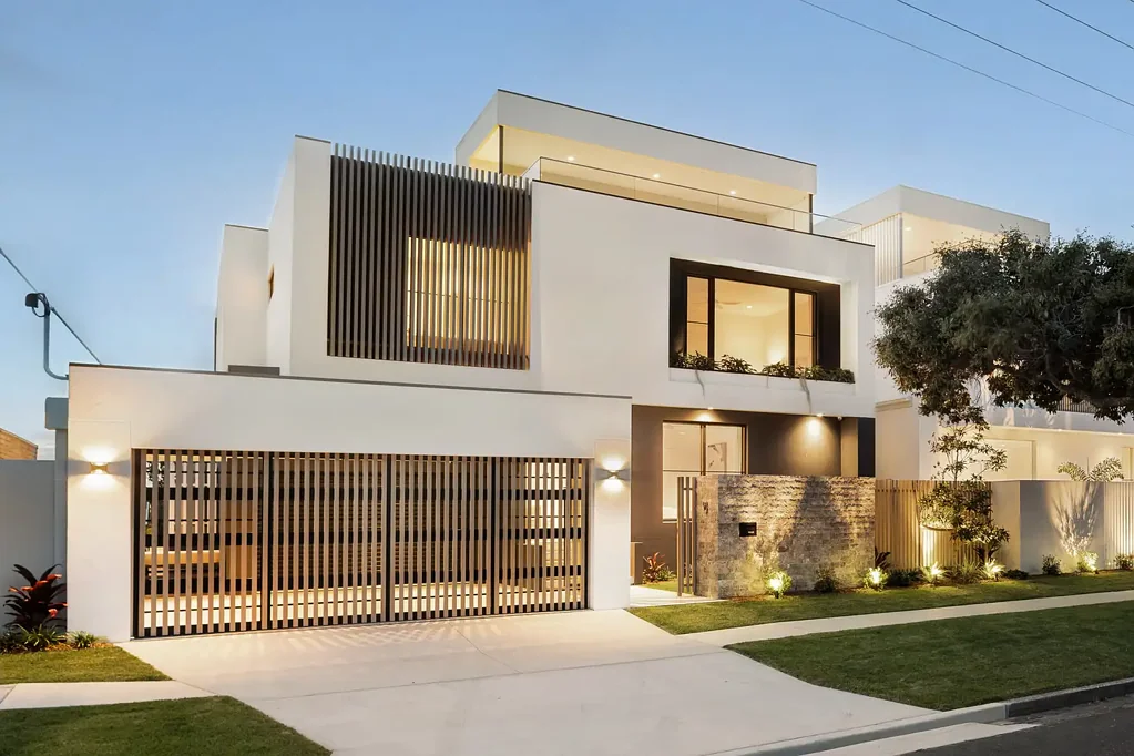 Broadbeach Waters 4房  Luxe Tri-Level Waterfront Entertainer: Brand New, with Exceptional City Skyline Views