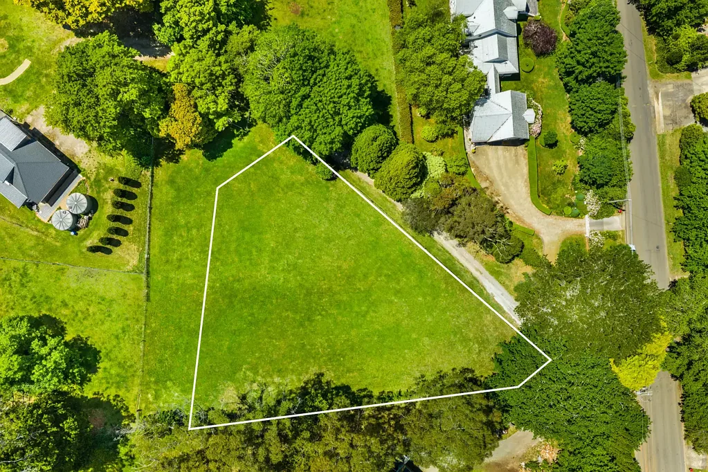 Exeter  A Private Haven in the Heart of Exeter - 2000m2