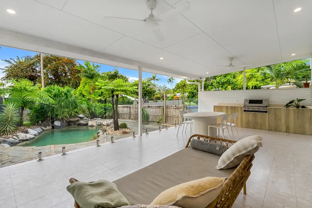 SIMPLY STUNNING! PRIVATE, MODERN & SPACIOUS HOME IN A1 LOCATION!