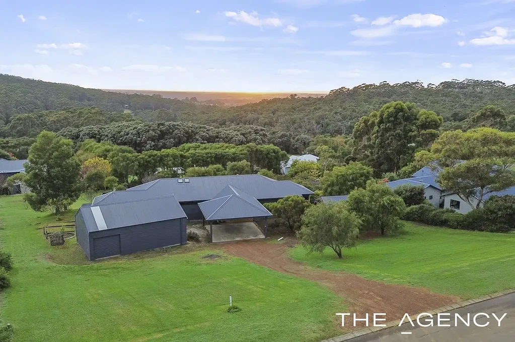 Shadforth 4 Bedroom Family Home with Stunning Views
