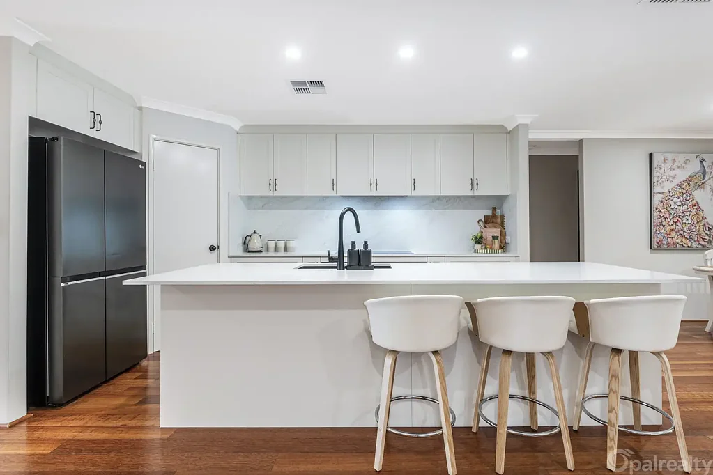 Baldivis 4Habitaciones Renovated family entertainer with heated pool, powered workshop & caravan parking