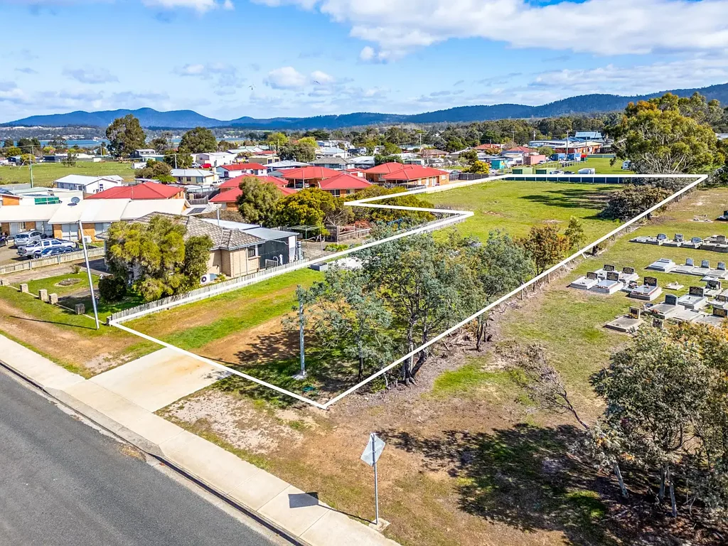 Triabunna  Prime 3,398m² East Coast Opportunity – Development Potential or Grand