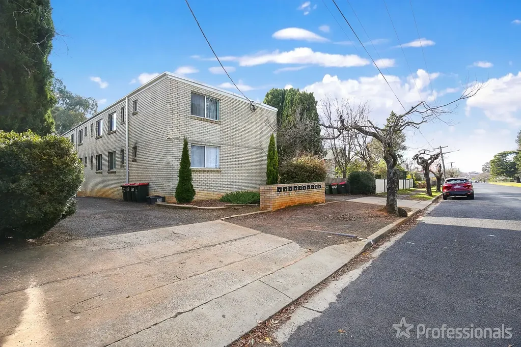 COZY UNIT CLOSE TO TOWN AND HOSPITAL
