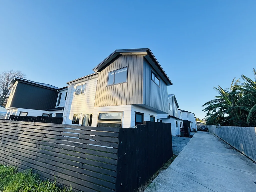 PAPAKURA, 3 BEDROOMS