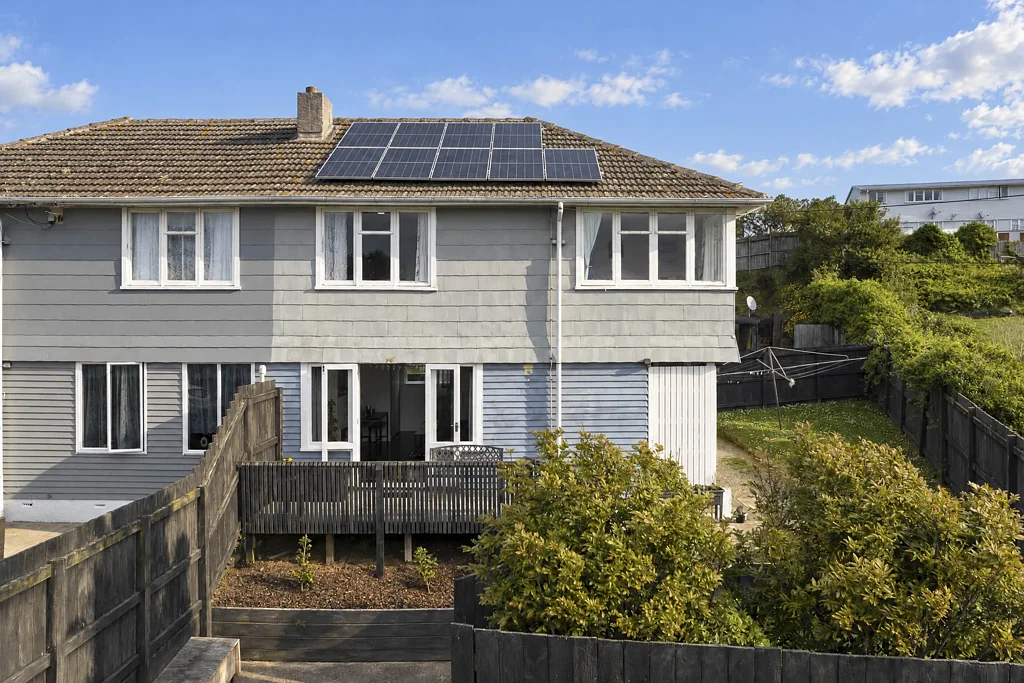 Cannons Creek 3Kwarto Freehold, Three Bedrooms & Easy Living!