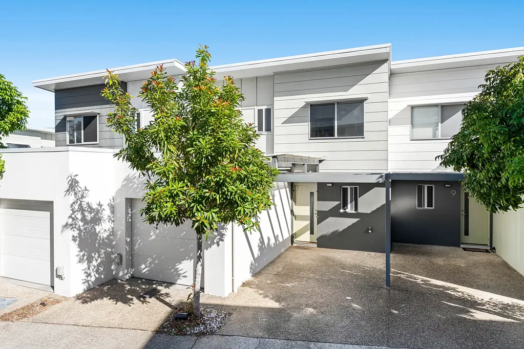 Wynnum West 3બેડરૂમ Low-Maintenance Townhouse Living in a Prime Wynnum West Location!