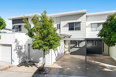 Wynnum West 3Phòng ngủ Low-Maintenance Townhouse Living in a Prime Wynnum West Location!
