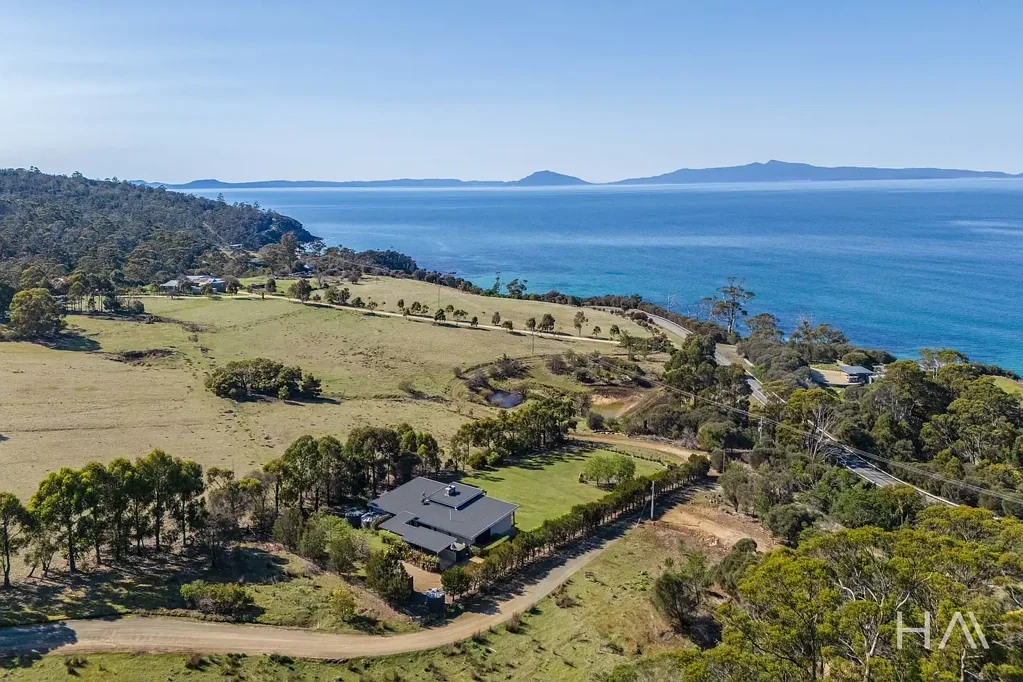 Rocky Hills 3બેડરૂમ Exceptional East Coast Living with Breathtaking Coastal Views