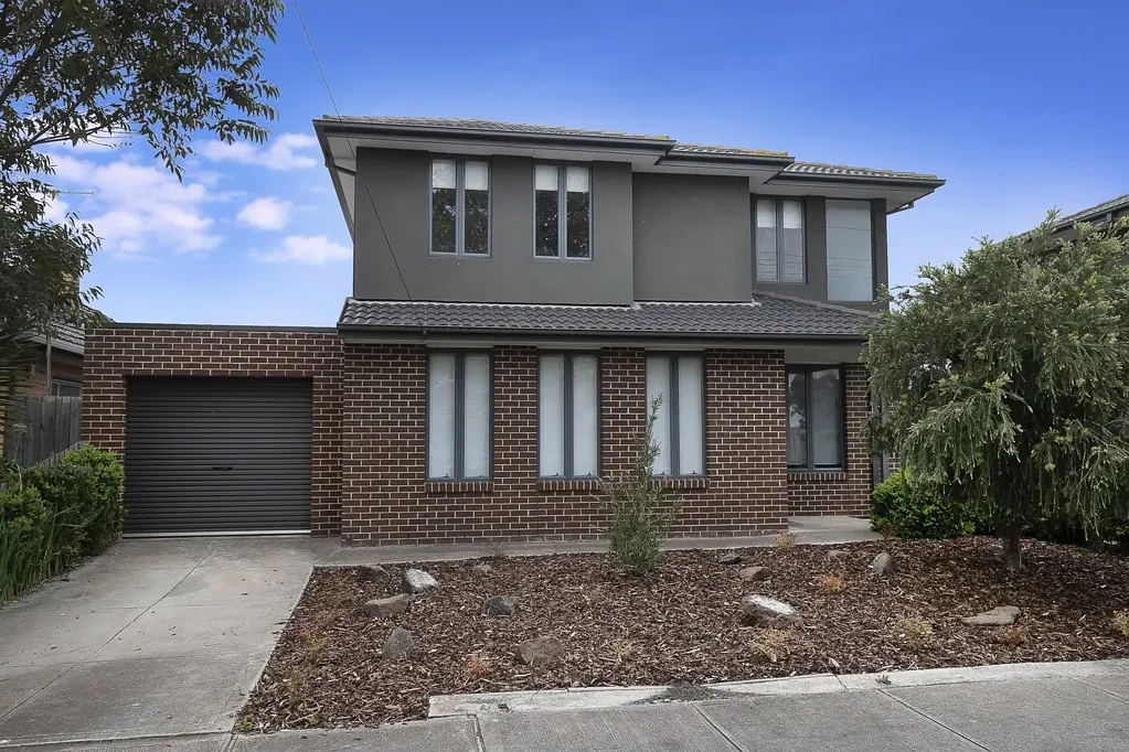 Low Maintenance Townhouse!