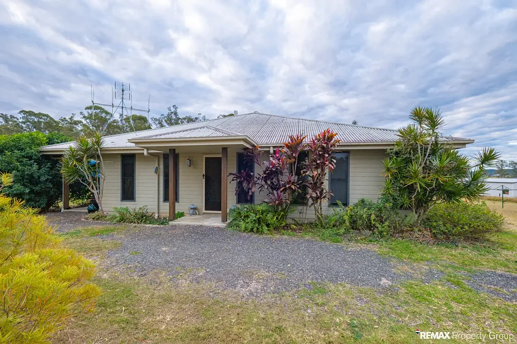 Curra 4房  Acreage Living at Its Finest - Family Comfort, Pool, Shed & Room to Breathe