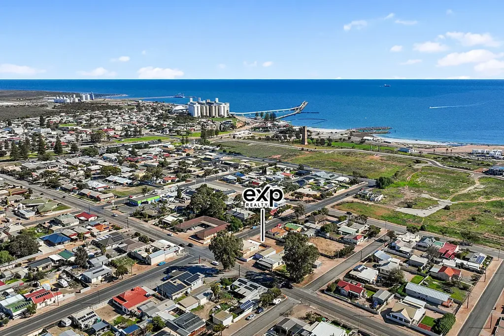 Wallaroo Heart of town… walk to everything