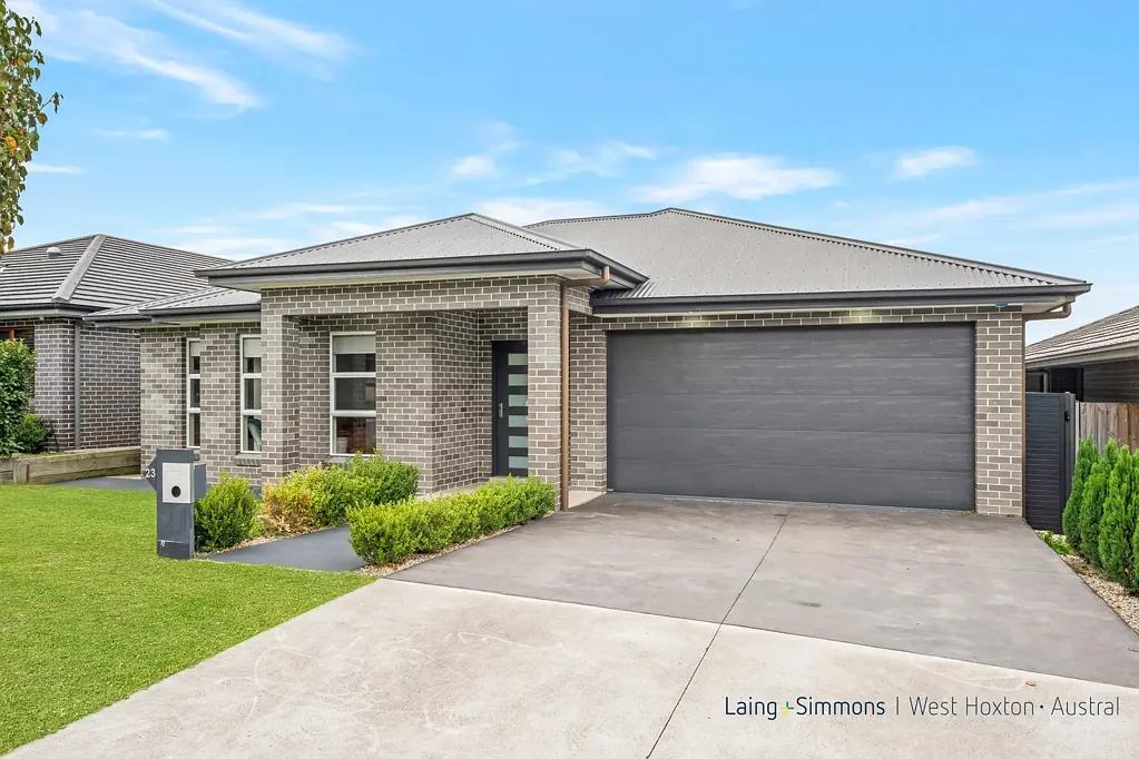 Oran Park 4બેડરૂમ Beautifully presented and elegantly appointed!