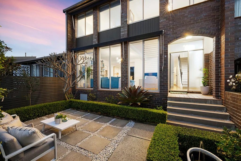 Balgowlah 3Kwarto Sunlit townhome with ocean views and easy access to Balgowlah Heights Village