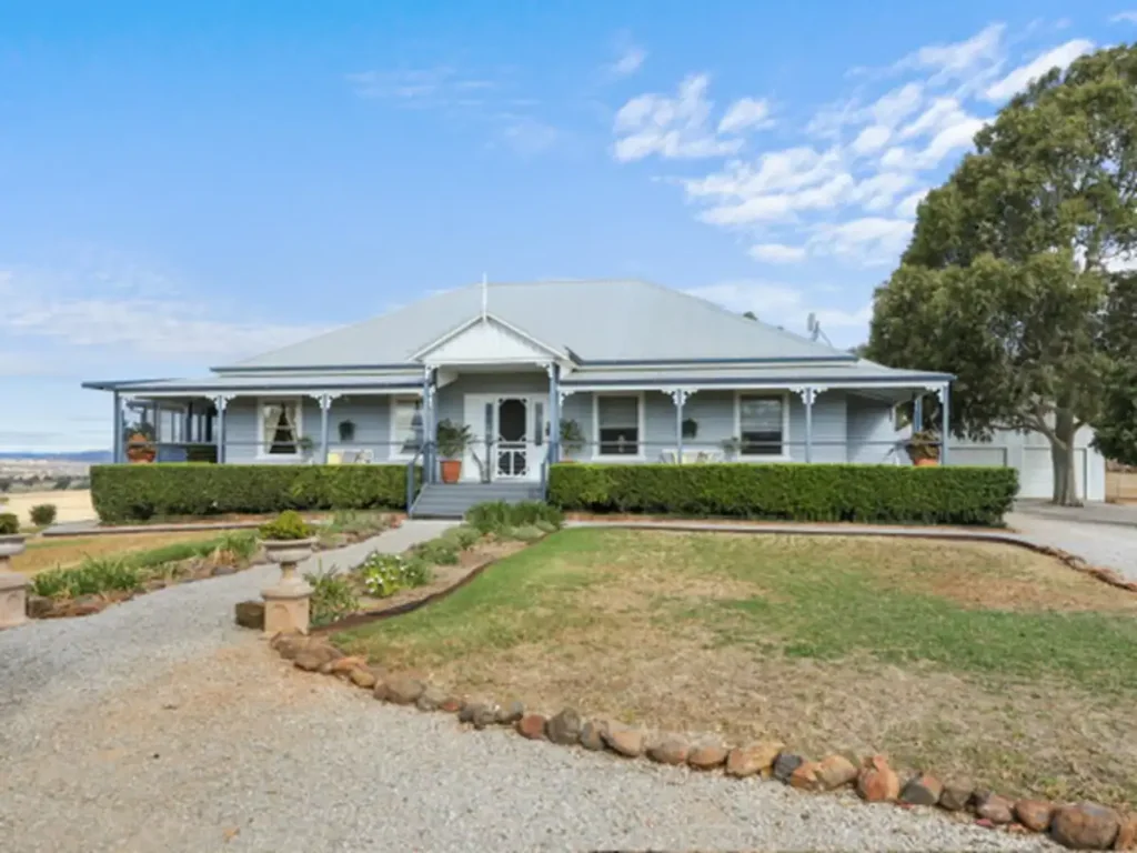 Peaceful Country Elegance with Breathtaking Views