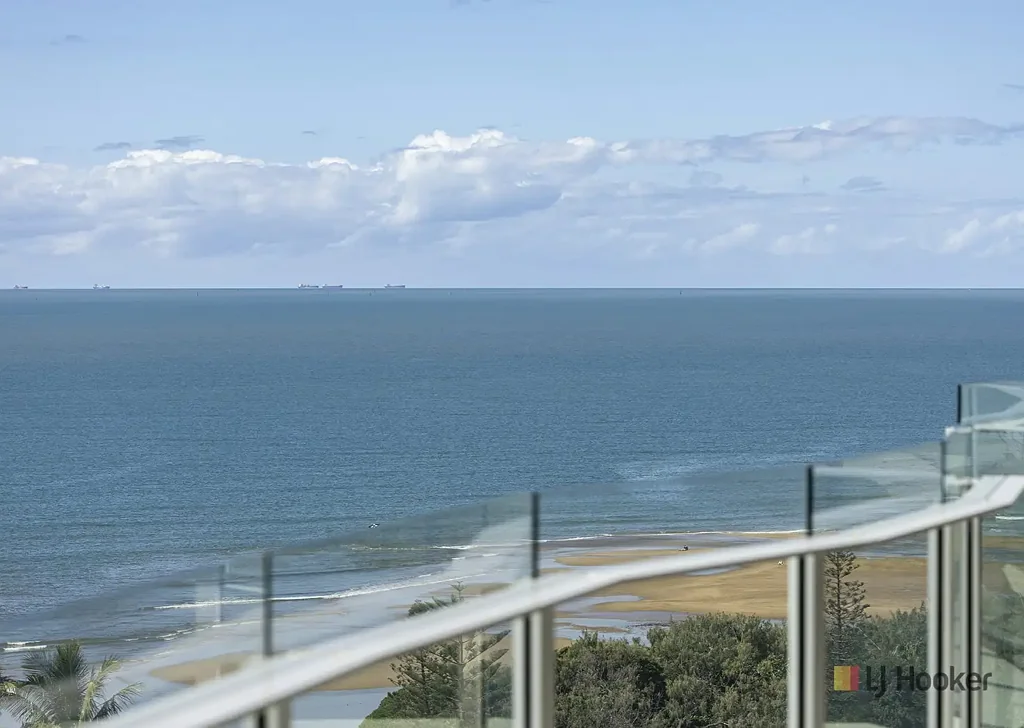 PENTHOUSE VIEWS FROM TOP FLOOR UNIT - TWO WEEKS' RENT FREE